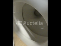 2 hangende toiletpotten