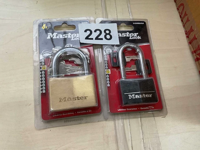 2 hangsloten - afbeelding 1 van  2
