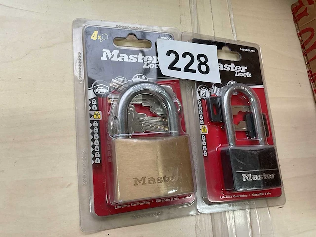 2 hangsloten - afbeelding 2 van  2