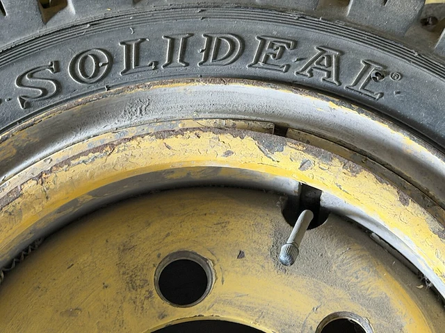 2 heftruckvelgen met band - afbeelding 4 van  7