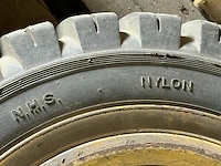 2 heftruckvelgen met band - afbeelding 6 van  7