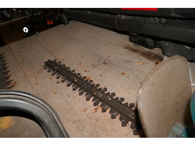 2 heggenscharen makita/metabo - afbeelding 2 van  5