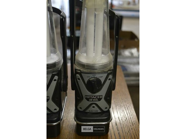 2 hitachi lampen - afbeelding 2 van  3