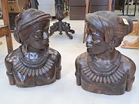 2 houten bustes - afbeelding 2 van  3