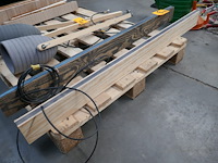 2 houten hanglampen balk met led lichtstrip dassein