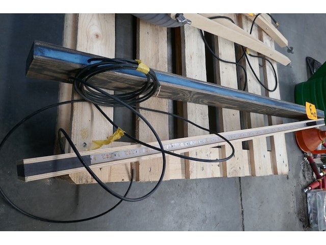 2 houten hanglampen balk met led lichtstrip dassein - afbeelding 4 van  4