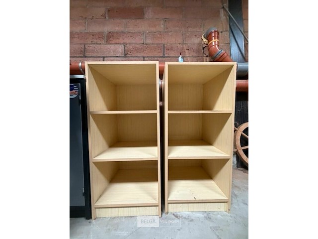 2 houten kasten - afbeelding 1 van  1