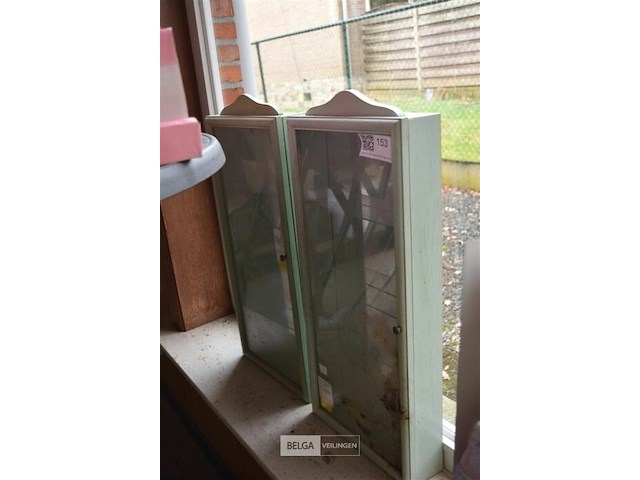 2 houten kastjes met spiegels - afbeelding 1 van  3