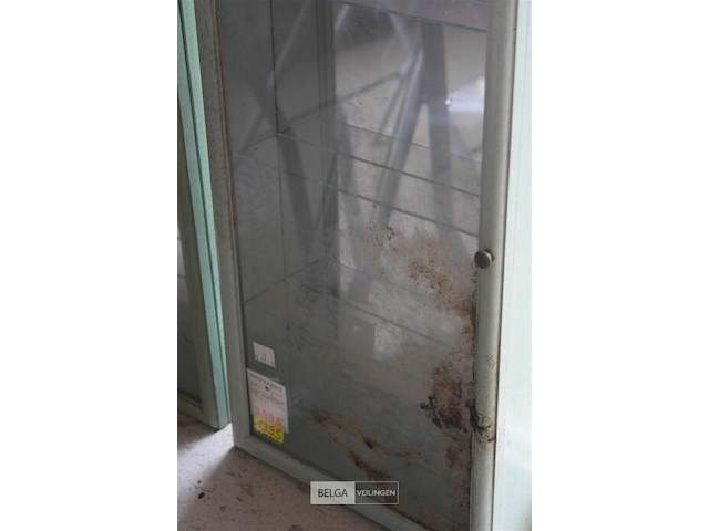 2 houten kastjes met spiegels - afbeelding 3 van  3