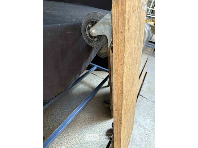 2 houten planken met wielen - afbeelding 2 van  2