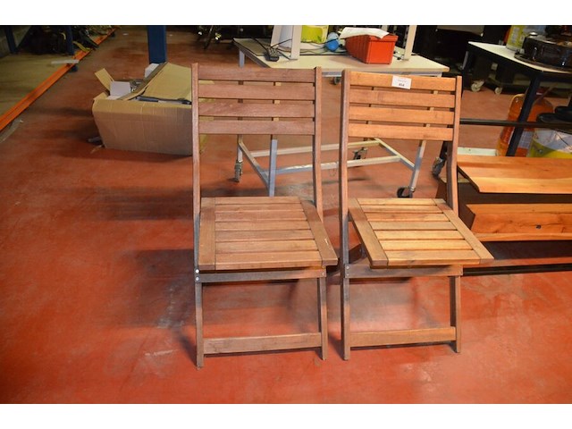 2 houten plooistoelen, tv meubel met 2 laden - afbeelding 2 van  7