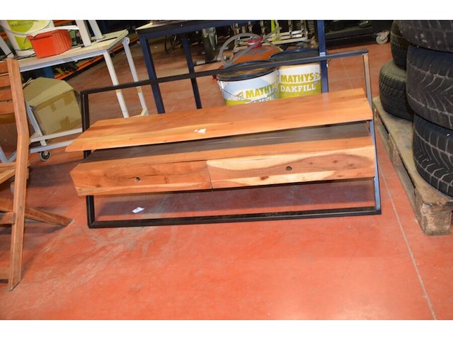 2 houten plooistoelen, tv meubel met 2 laden - afbeelding 4 van  7