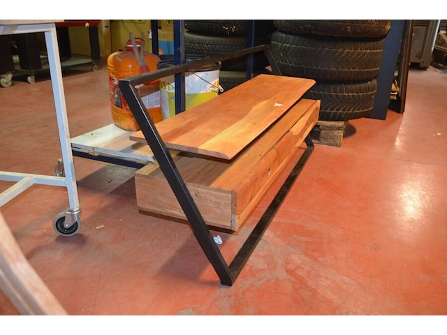 2 houten plooistoelen, tv meubel met 2 laden - afbeelding 6 van  7