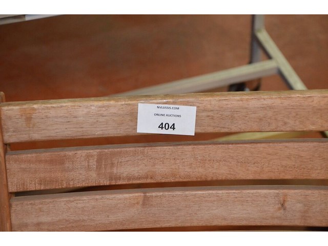 2 houten plooistoelen, tv meubel met 2 laden - afbeelding 7 van  7