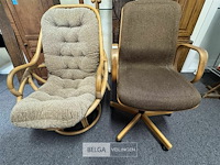 2 houten stoelen - afbeelding 1 van  7