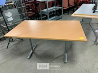 2 houten tafels met inklapbare poten - afbeelding 1 van  3