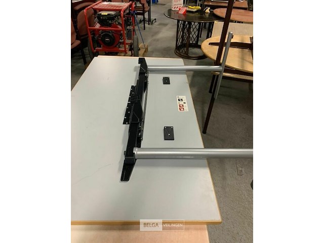 2 houten tafels met inklapbare poten - afbeelding 2 van  3