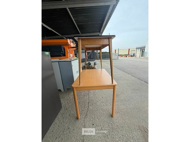 2 houten tafels - afbeelding 1 van  2