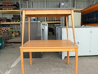 2 houten tafels - afbeelding 2 van  2