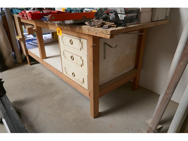 2 houten werkbanken - afbeelding 2 van  3