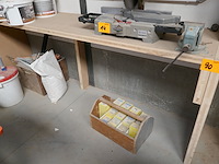 2 houten werkbanken - afbeelding 1 van  3