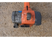 2 husqvarna benzine borstelschaar, onleesbaar model - afbeelding 1 van  8