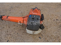 2 husqvarna benzine borstelschaar, onleesbaar model - afbeelding 4 van  8