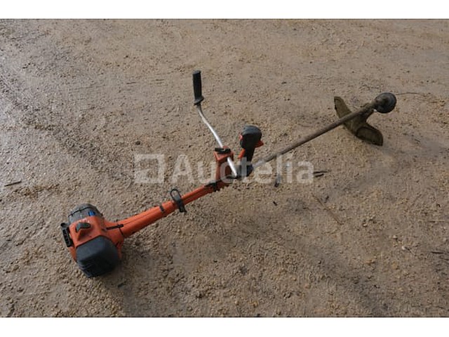 2 husqvarna benzine borstelschaar, onleesbaar model - afbeelding 6 van  8