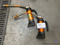 2 hydraulische deuropeners holmatro, maximale capaciteit 100 kn