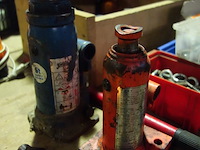 2 hydraulische krikken - afbeelding 1 van  1