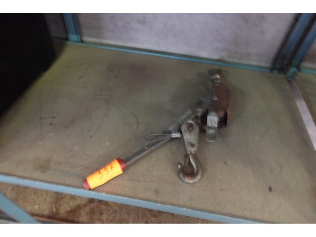 2 hydraulische uitdeukpersen - afbeelding 1 van  2