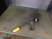 2 hydraulische uitdeukpersen - afbeelding 1 van  2