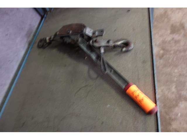 2 hydraulische uitdeukpersen - afbeelding 2 van  2