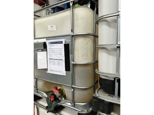 2 ibc-containers met motor- en transmissieolie - afbeelding 3 van  5