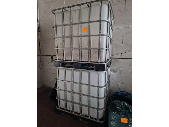 2 ibc containers - afbeelding 1 van  5