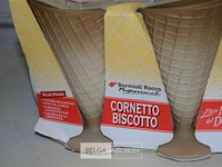 2 ijskopjes in hoornvorm - afbeelding 2 van  3