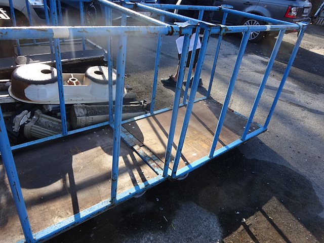 2 ijzeren rolkarren - afbeelding 1 van  1