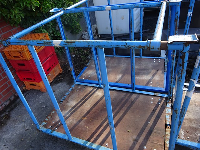 2 ijzeren rolkarren - afbeelding 1 van  1