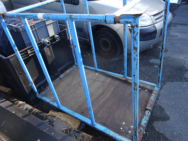 2 ijzeren rolkarren - afbeelding 1 van  3