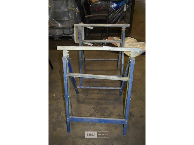 2 ijzeren verstelbare bokken - afbeelding 1 van  3