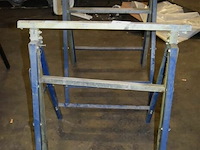 2 ijzeren verstelbare bokken