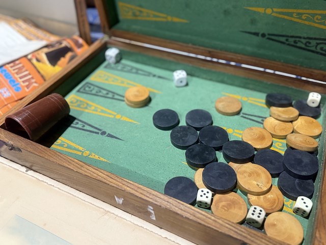 2-in-1 houten speeldoos backgammon/dammen - afbeelding 3 van  3