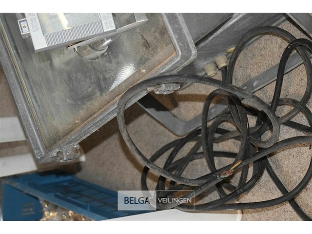 2 industrie buitenlamp 40x36cm en 15x12cm - afbeelding 2 van  3