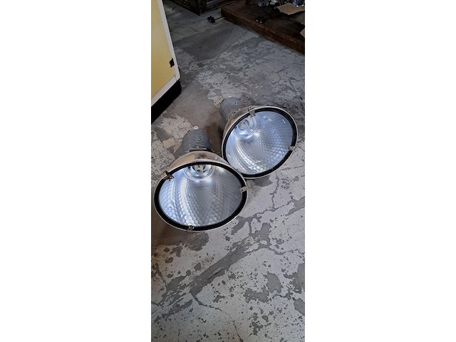 2 industriele lampen - afbeelding 2 van  3
