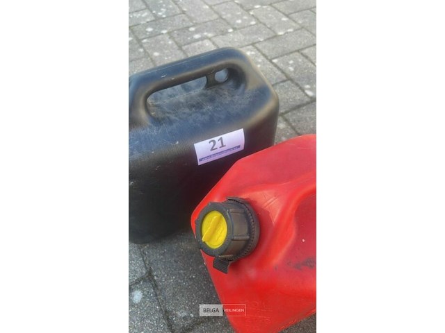 2 jerrycans 10 liter - afbeelding 1 van  2