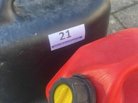 2 jerrycans 10 liter