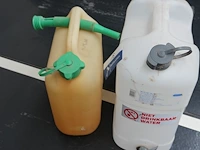 2 jerrycans voor benzine en water - afbeelding 2 van  3