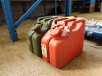 2 jerrykannen - afbeelding 3 van  3