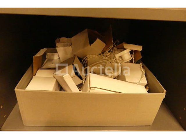 2 kabinetten en inhoud - afbeelding 1 van  15