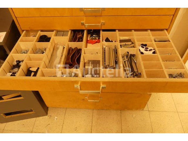 2 kabinetten en inhoud - afbeelding 12 van  15